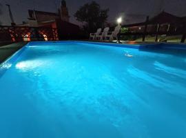 Caba&ntilde;as Jacaranda โรงแรมที่มีที่จอดรถในArroyo de Los Patos