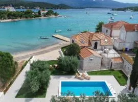 Ferienhaus mit Privatpool für 8 Personen ca 135 qm in Loviste, Dalmatien Süddalmatien