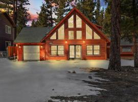 Modern Family Cabin mins to Lake, Slopes & Hikes, hotel in Big Bear City