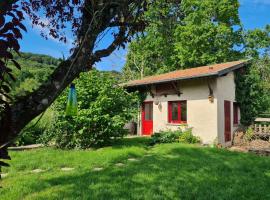 Petit nid cosy entre vignes et forêt, tout inclus avec terrasse privative - FR-1-584-291, hotel Lagney városában