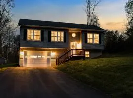 Charming Family-Friendly Cabin with Cozy Fireplace