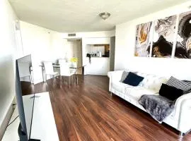 Private bedroom 1 block from Downtown Miami