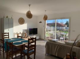 Maison 6 pers, climatisée, quartier calme, proche Dune du Pyla et pistes cyclables, ménage inclus - FR-1-319-426, hotel i Parentis-en-Born