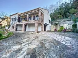 Maison F4 avec terrasse, parking et animaux acceptés - FR-1-451-185