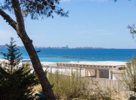 Luxury Suites & Apartment con Accesso alla Spiaggia e Parcheggio Privato - Vista Mare, hotel din Lido Conchiglie