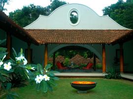 IKSHAA Luxury Villa with Private Pool，瑪久達的飯店