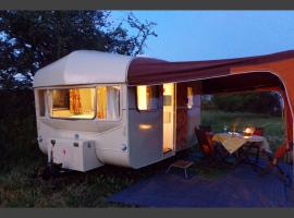 Retro Caravan with Mountain Views, Hotel in Abergavenny