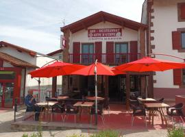 Gîte d'étape Zuharpeta Randonneur Pèlerin, hostel in Saint-Jean-Pied-de-Port