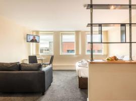 Modern & Bright Budget Studio in Central Doncaster, hotel in Doncaster