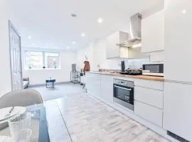 Contemporary 1 Bed Apartment in Central Wolverhampton