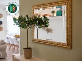 Oikia Eleanthi - Beachfront Garden Home!, מלון במיתיקאס