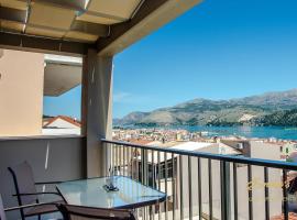 Emily's Luxury Apartments, hotel in Argostoli