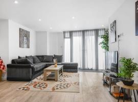 Modern 2 Bedroom Apartment in Central Woking, allotjament vacacional a Woking