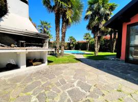 Villa con piscina nel verde di Milano, hotel en Gaggiano