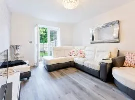 Modern 2 Bedroom House in Wolverhampton