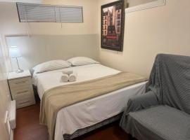 Cozy Guest Home close UBC and Downtown, hotel en Vancouver