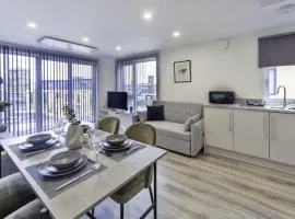 Modern and Bright 2 Bed Apartment in Ashford