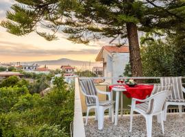 Seaside Family Haven - Avia's Spacious Getaway, hotel u gradu 'Avía'