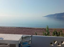 Lauku viesnīca Skyros Seafront Getaway-A step away to the sea pilsētā Skirosa