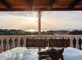 Kyparissia Seaside Loft-Sunsets near the sea, locanda a Míloi