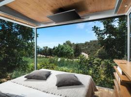 Luxury TreeHouse - A breath away from the beach, ξενοδοχείο σε Λουτράκι