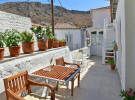 A Sea-licious Vacation - Chic & Style in Hydra, hotel with parking in Hydra