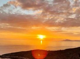 Folegandros Enchanting Cycladic Home Sunset Views – hotel w mieście Áno Meriá