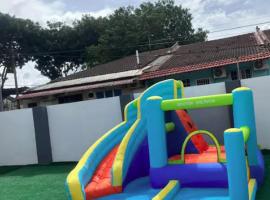 Kulai landed corner lot+kids pool+ mini waterpark, hotel in Kulai