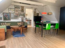 Drejerindens kreative stemningsfulde lejlighed, apartamento em Søndersø