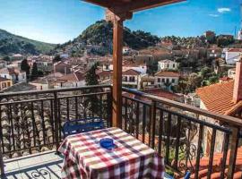 Traditional stone-built house with great view, hotel sa Kondiás