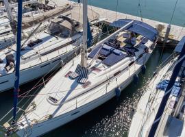 Charming sailing boat - Le dimore di Ines, allotjament en vaixell a Bari