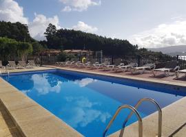 APARTAMENTOS CANADA 2, hotel na may pool sa Raxó