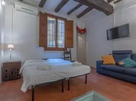 Central Apartment With Private Courtyard!