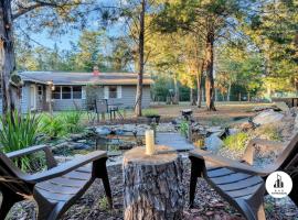 Bnb Hyperion - Get Cozy & Relax! 4BR, 2BA, Hot Tub, hotel in Eustis