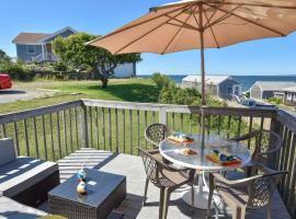 Beautiful Views of Cape Cod Bay, hotel com estacionamento em Truro