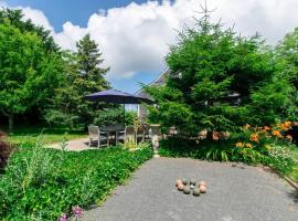 Stunning Home by Beach Bocce Court, hotel in Truro