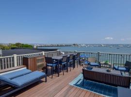 Renovated Oceanfront Penthouse, hotel in Provincetown