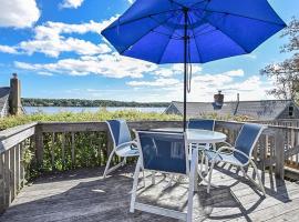 Waterfront with Amazing views Dog Friendly, παραθεριστική κατοικία σε Eastham