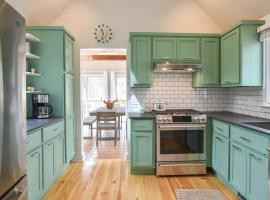 Sunroom Expansive Patio Fenced Yard, hotel em Eastham
