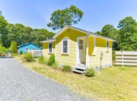 Bright Cottage Close to Bayside Beaches, vil·la a Eastham