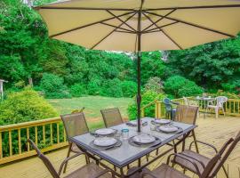 4-5 Min to Mill Pond or Nauset Beach, hotel in Orleans