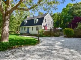 Stunning Home with Wet Bar Dog Welcome!