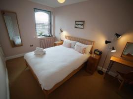 The Alma Taverns Boutique Suites Room 2 - Hopewell, inn in Bristol