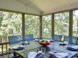 4 Mins to Wellfleet Village Screened sunroom