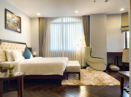 Happy Life Grand Hotel & Rooftop Skybar: Ho Chi Minh Kenti şehrinde bir otel