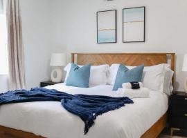 Sojourn Bayside 2 Bedroom: Norfolk şehrinde bir otel