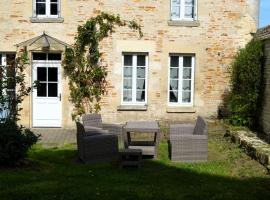 L'auberge du lavoir, maison en pierres avec jardin, hôtel à Cairon