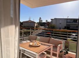 Appartement 2 chambres dans résidence avec piscine et parking, hotel in La Ciotat