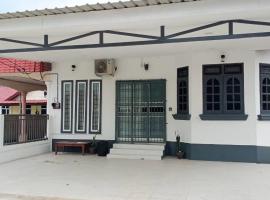 Beril Homestay Full Aircond, Free Wifi, Netflix, Water Filter, cottage in Paka