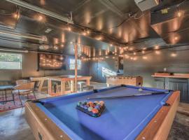 4BD With Game Lounge Hot tub Dog Friendly USAFA, hotel v destinaci Pikeview